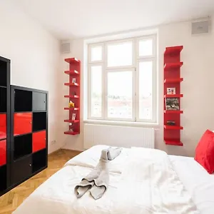  Apartmán Stylovy S Cervenou Pohovkou Kousek Od Hlavniho Nadrazi Česká republika